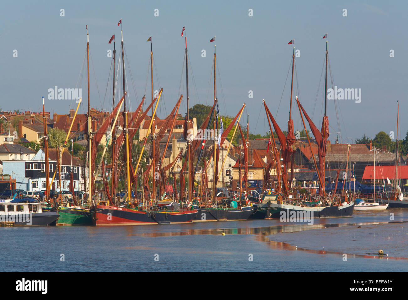 Gran Bretagna Inghilterra Maldon Essex fiume Blackwater Hythe Quay Thames chiatte a vela in banchina Foto Stock