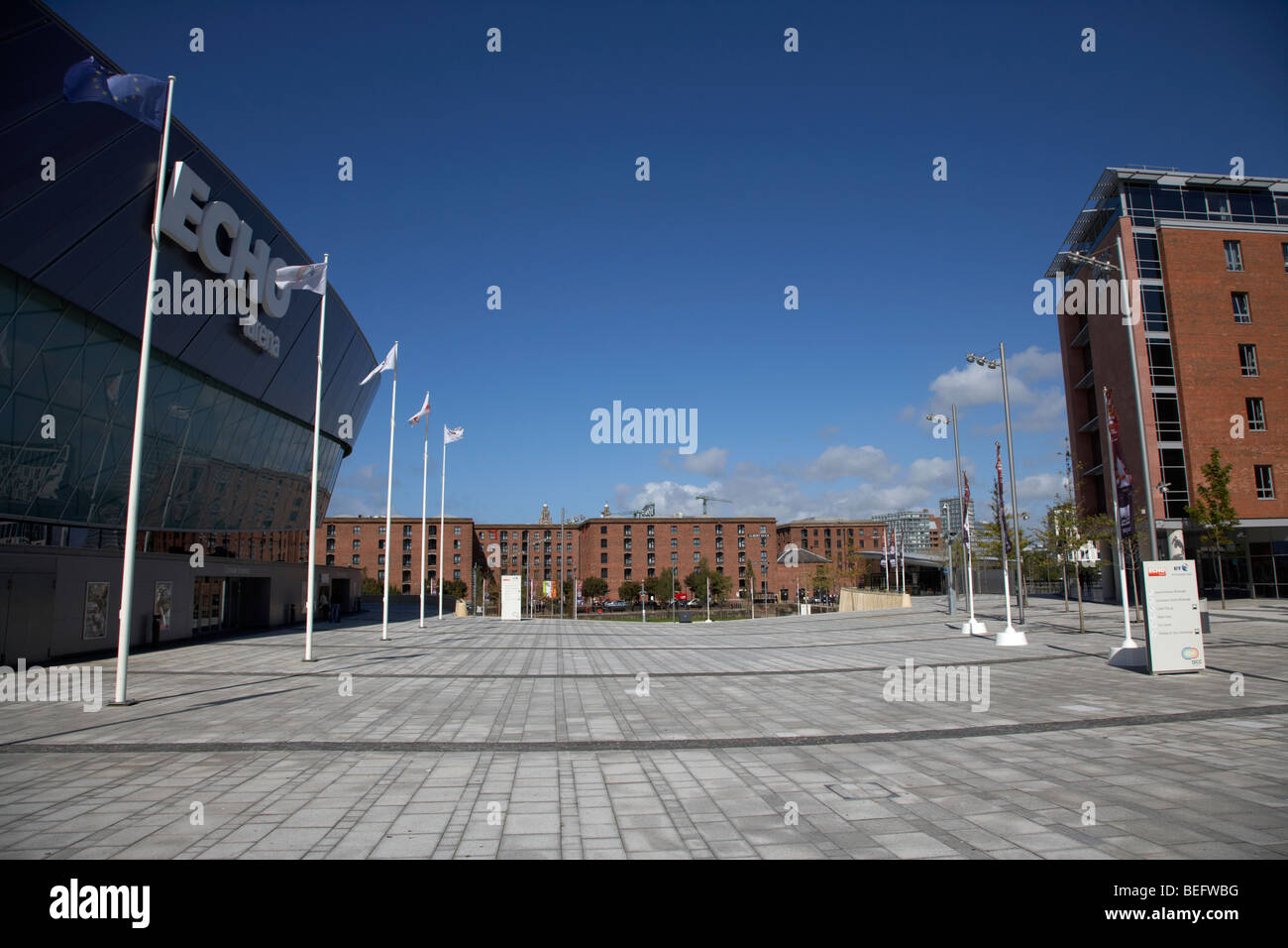 Liverpool Echo Arena e il Jurys Inn Liverpool Kings Waterfront Merseyside England Regno Unito Foto Stock