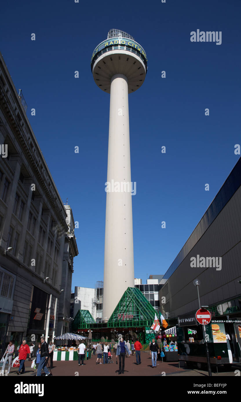 Radio City Tower e st Johns shopping centre in liverpool city centre shopping district Merseyside England Regno Unito Foto Stock