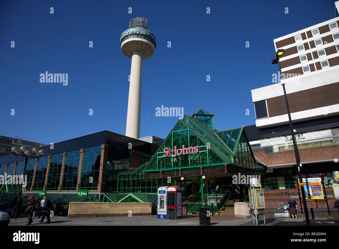 Radio City Tower e st Johns shopping centre in liverpool city centre shopping district Merseyside England Regno Unito Foto Stock