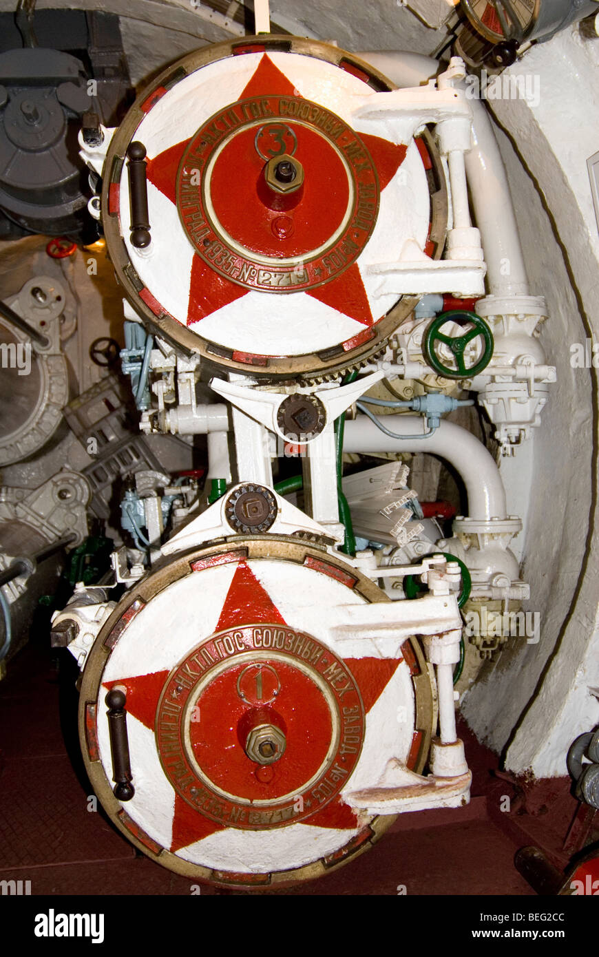 Tubi a siluro in S-56 sottomarino, Vladivostok, Russia Foto Stock