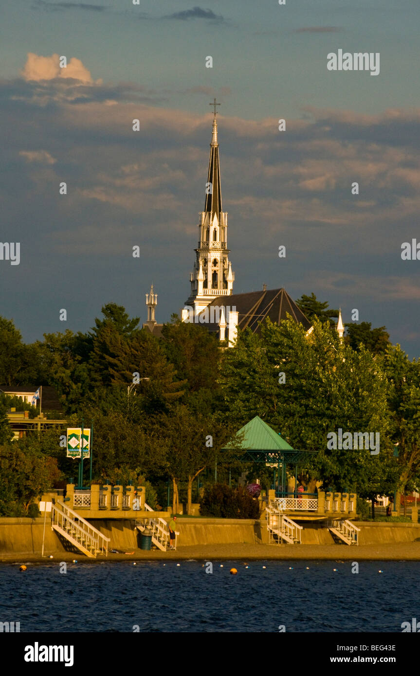 Città di Magog sulle rive del lago di Memphremagog Eastern Townships provincia del Québec in Canada Foto Stock