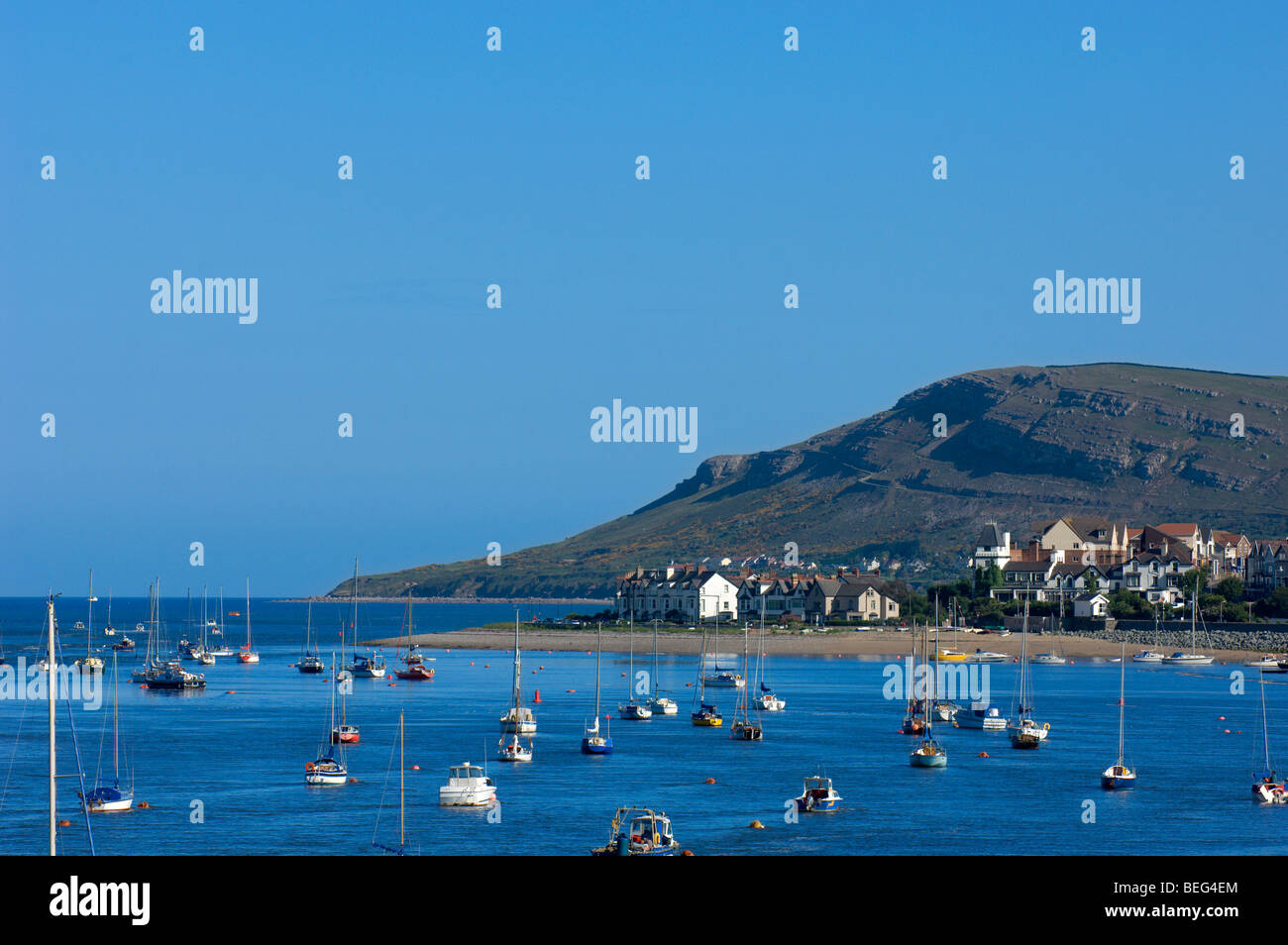 Vie da Conwy verso Deganwy, Conwy, Gwynedd, Wales, Regno Unito. Foto Stock