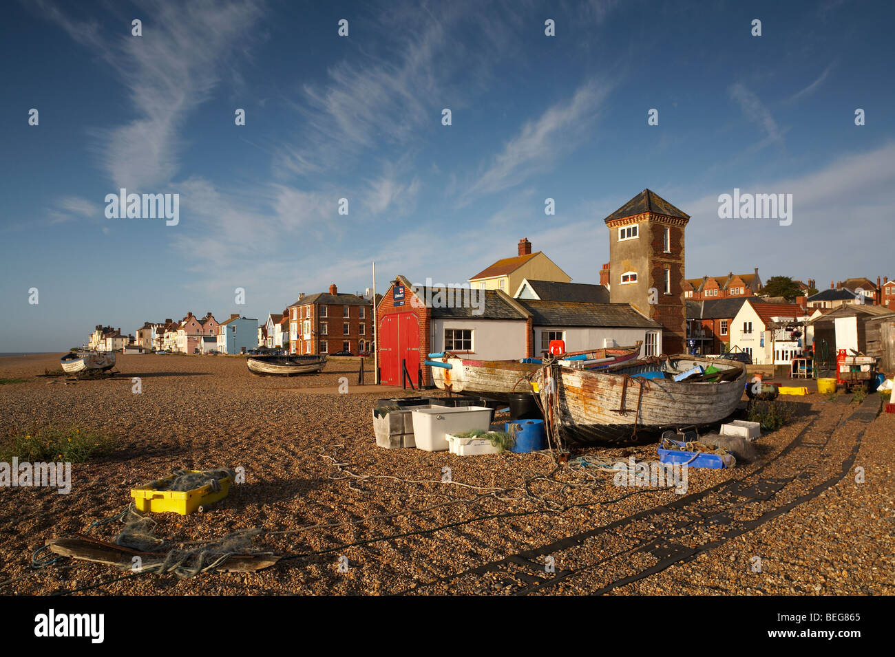 Gran Bretagna Inghilterra Suffolk Aldeburgh Beach capanne ed edifici Foto Stock