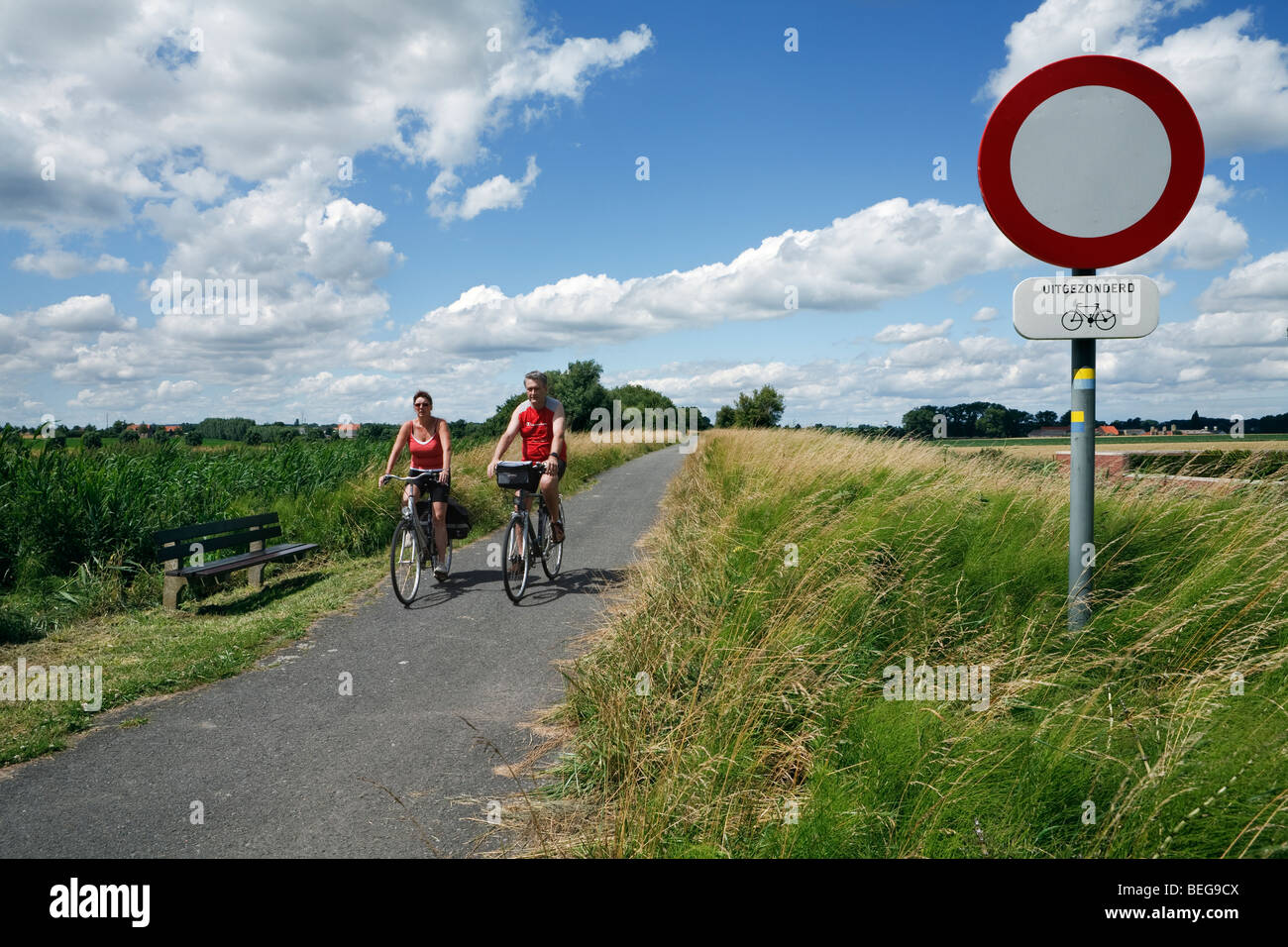 I ciclisti sulla ciclabile Nord attraverso la campagna belga. Foto Stock