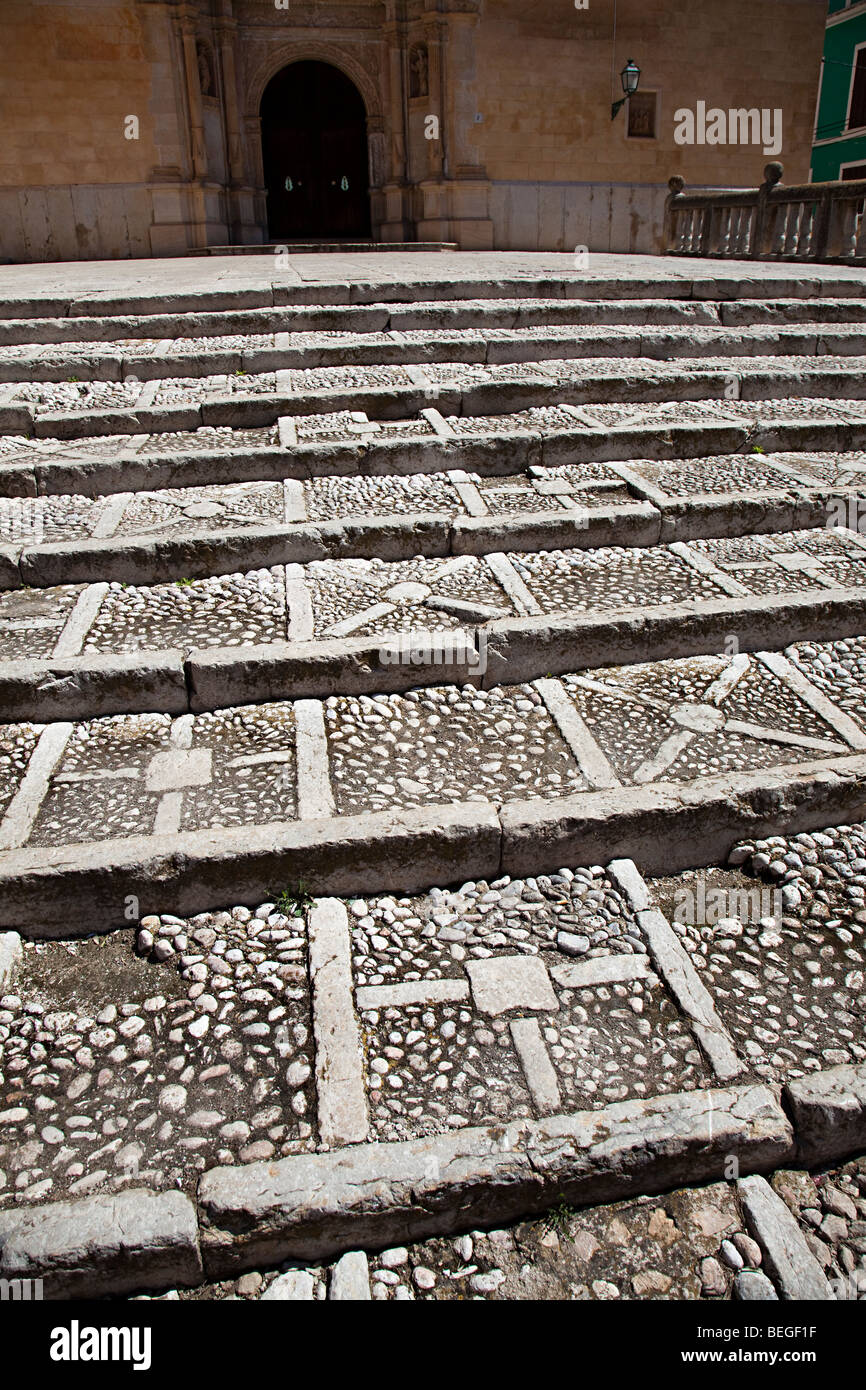 Antichi motivi in gradini di pietra a Sant Miquel chiesa Felanitx Mallorca Spagna Spain Foto Stock