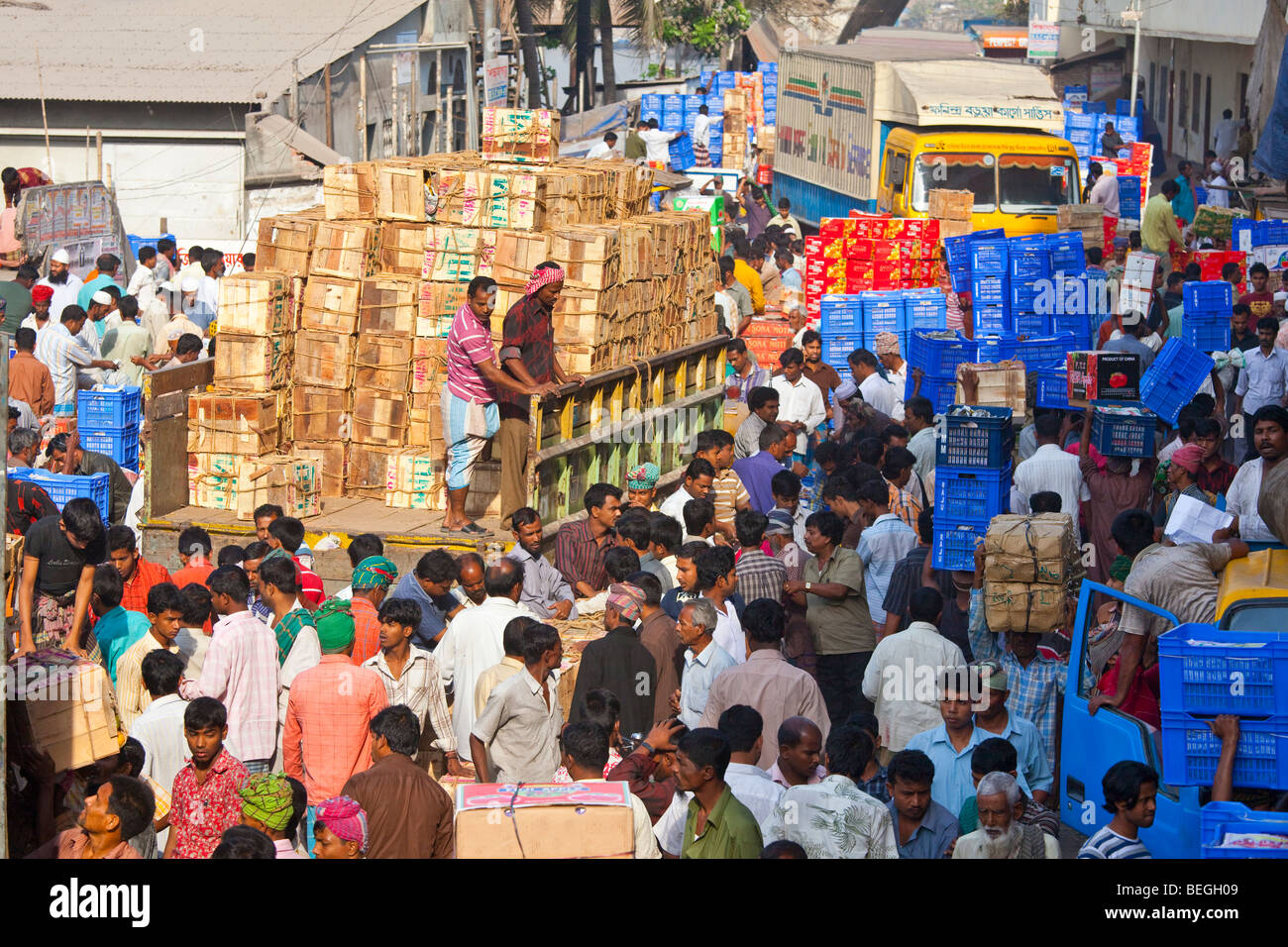 Mercato all'aperto nella vecchia Dacca in Bangladesh Foto Stock
