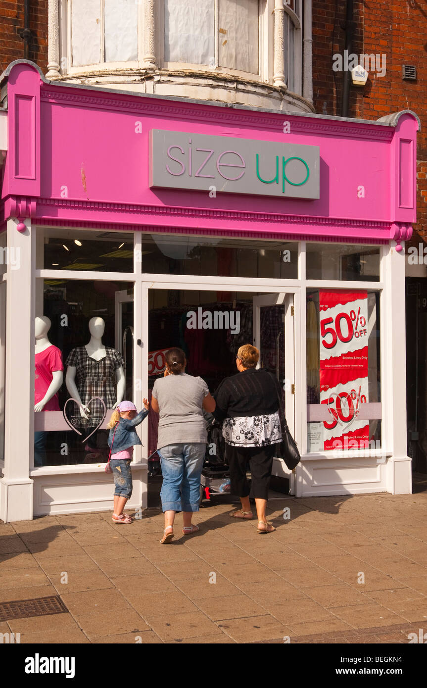 Dimensioni fino shop negozio vendita womens di grandi dimensioni e vestiti in Great Yarmouth , Norfolk , Regno Unito Foto Stock
