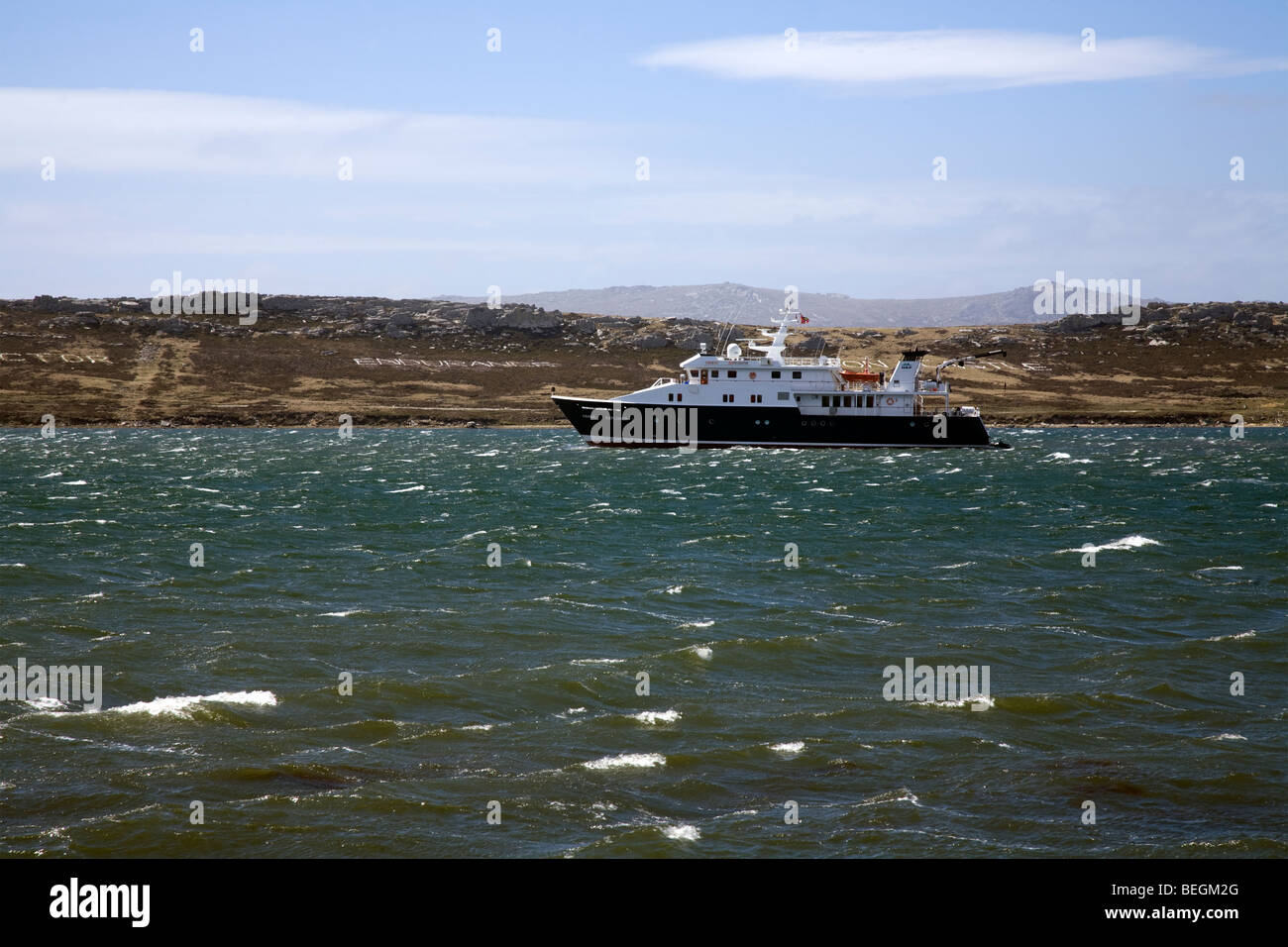 Il rompighiaccio Hanse yacht Explorer, ancorata a Port Stanley nelle isole Falkland Foto Stock