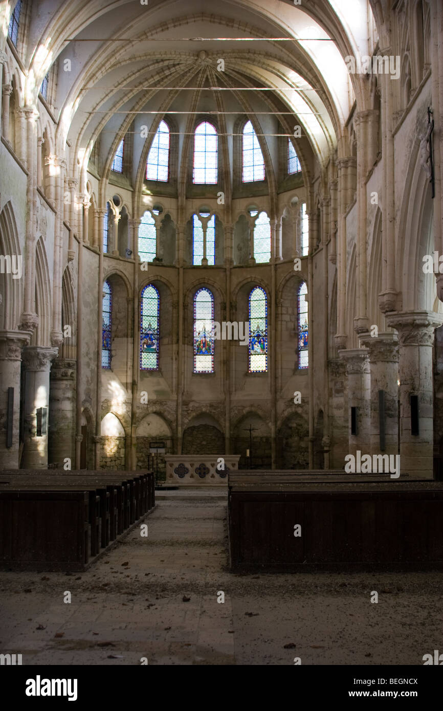 I derelitti interno dell'Eglise Crecy-la-Chapelle, Seine-et-Marne, Francia Foto Stock