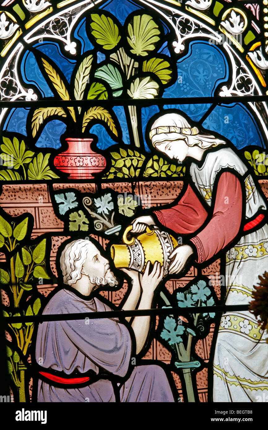 Dettaglio di una vetrata di Frederick Preedy raffigurante un atto di misericordia corporale (dare un drink agli assetati), Chiesa di Gunthorpe, Norfolk Foto Stock