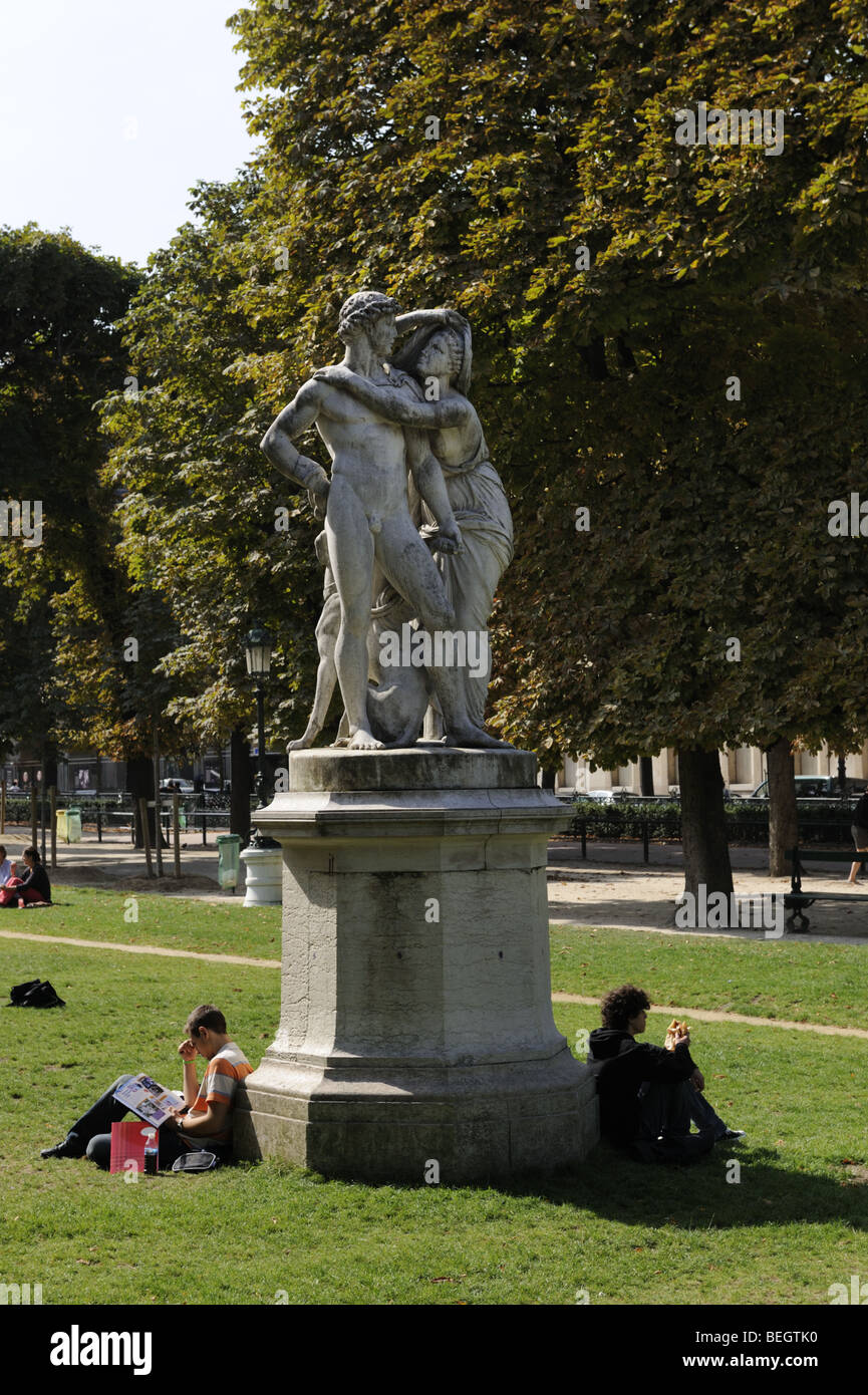 Statua nel parco presso l'Observatoire, Parigi, Francia Foto Stock