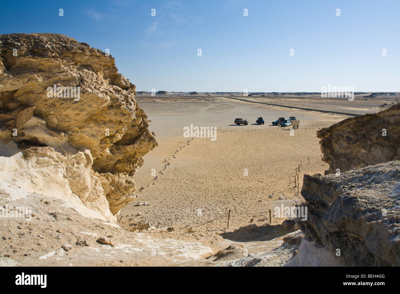 Tour in Jeep al cristallo di montagna, Deserto Libico, Egitto Foto Stock