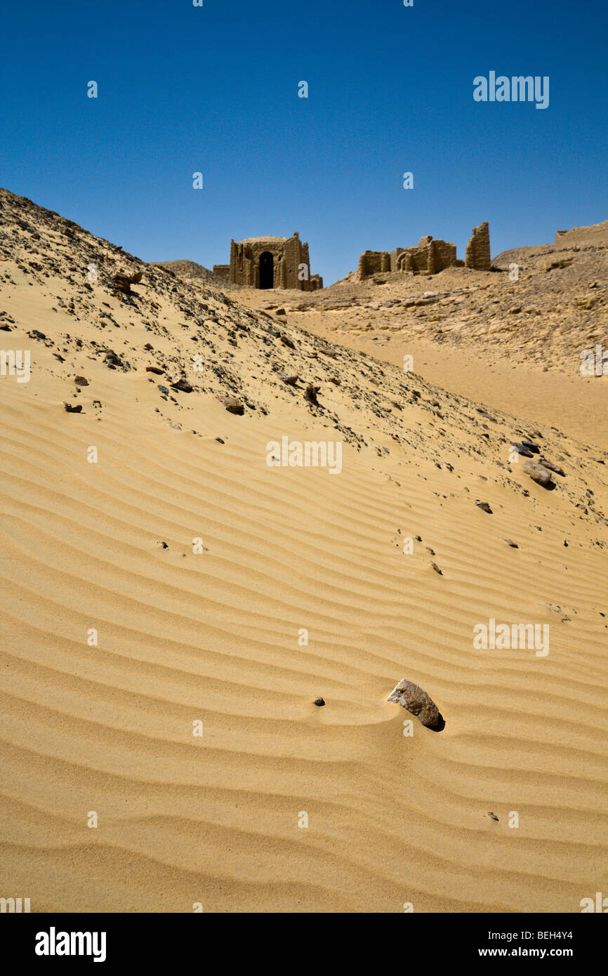 Necropoli di al-Bagawat nel cimitero Charga oasi nel deserto libico, Egitto Foto Stock