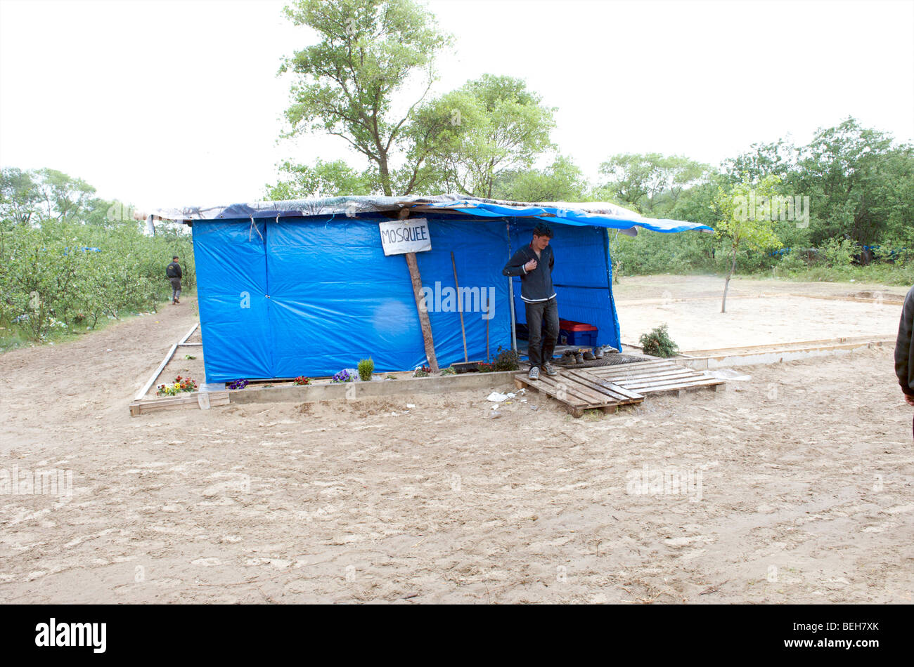 Calais, una moschea nella clandestinità squatter camp noto come la giungla Foto Stock