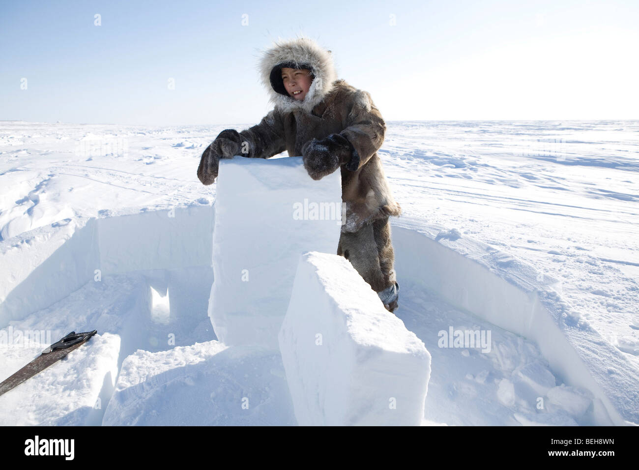 Child igloo inuit canada immagini e fotografie stock ad alta