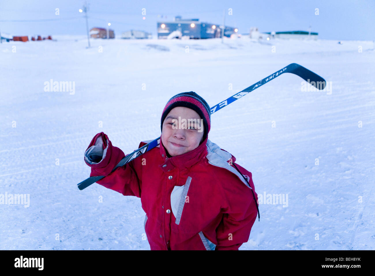 Gojahaven è una città nel nord del Canada in cui 1000 Inuit vivono. Hockey su ghiaccio è un spprt popolare tra i giovani. Vi è un Foto Stock