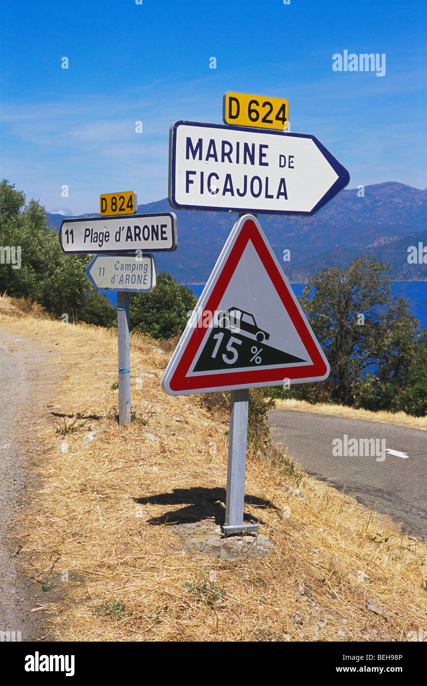 Indicazioni stradali per la spiaggia appartata vicino Piana Golfo de Porto Corsica Foto Stock