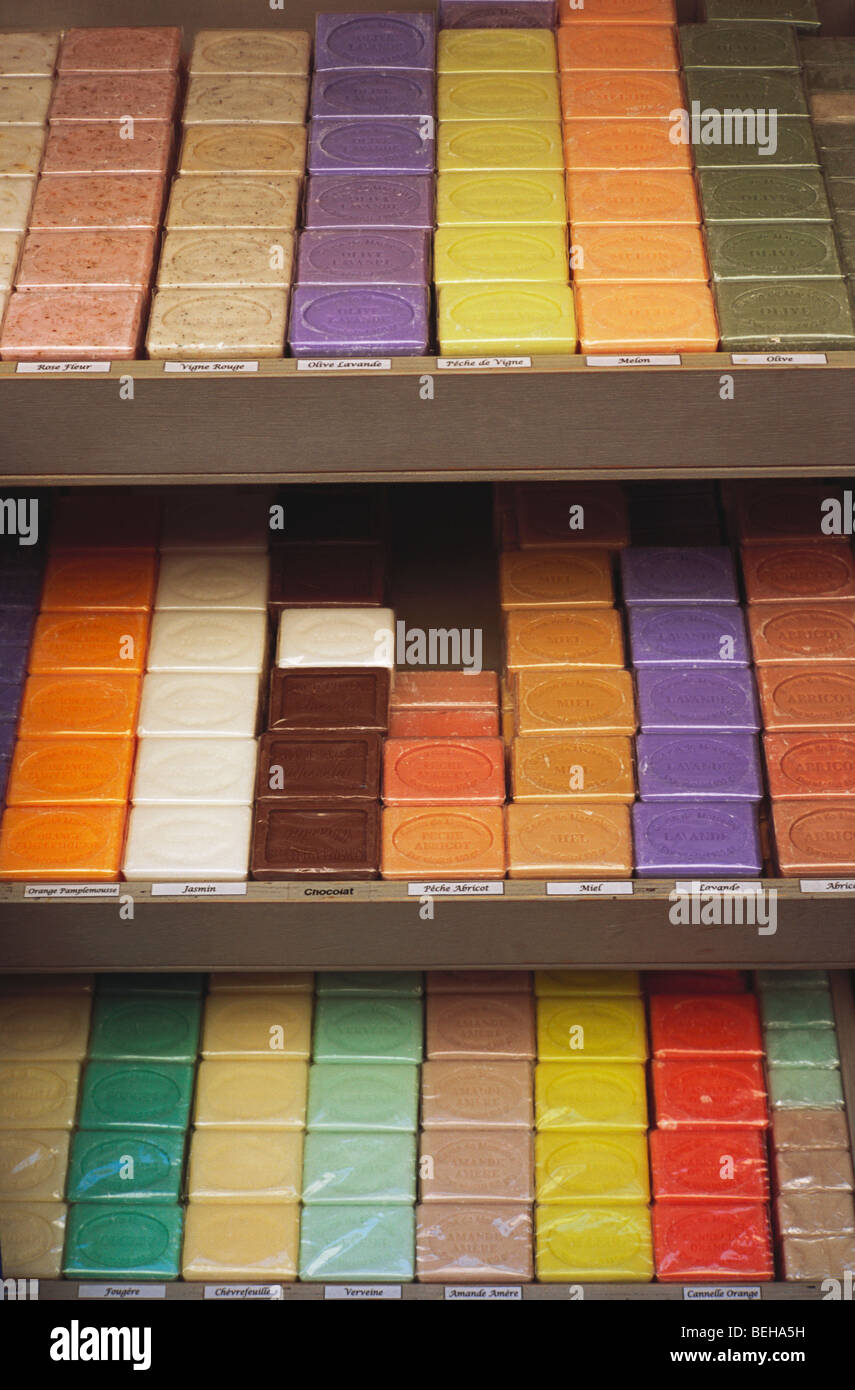 Display del sapone nel mercato provenzale Vaison la Romaine Francia Foto Stock