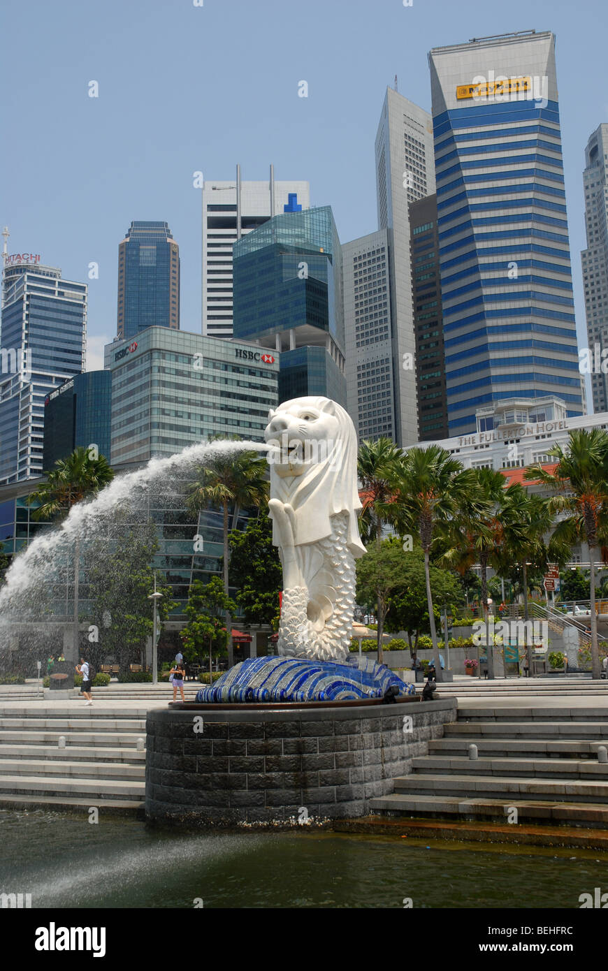 Merlion e dello skyline della città, Singapore Foto Stock