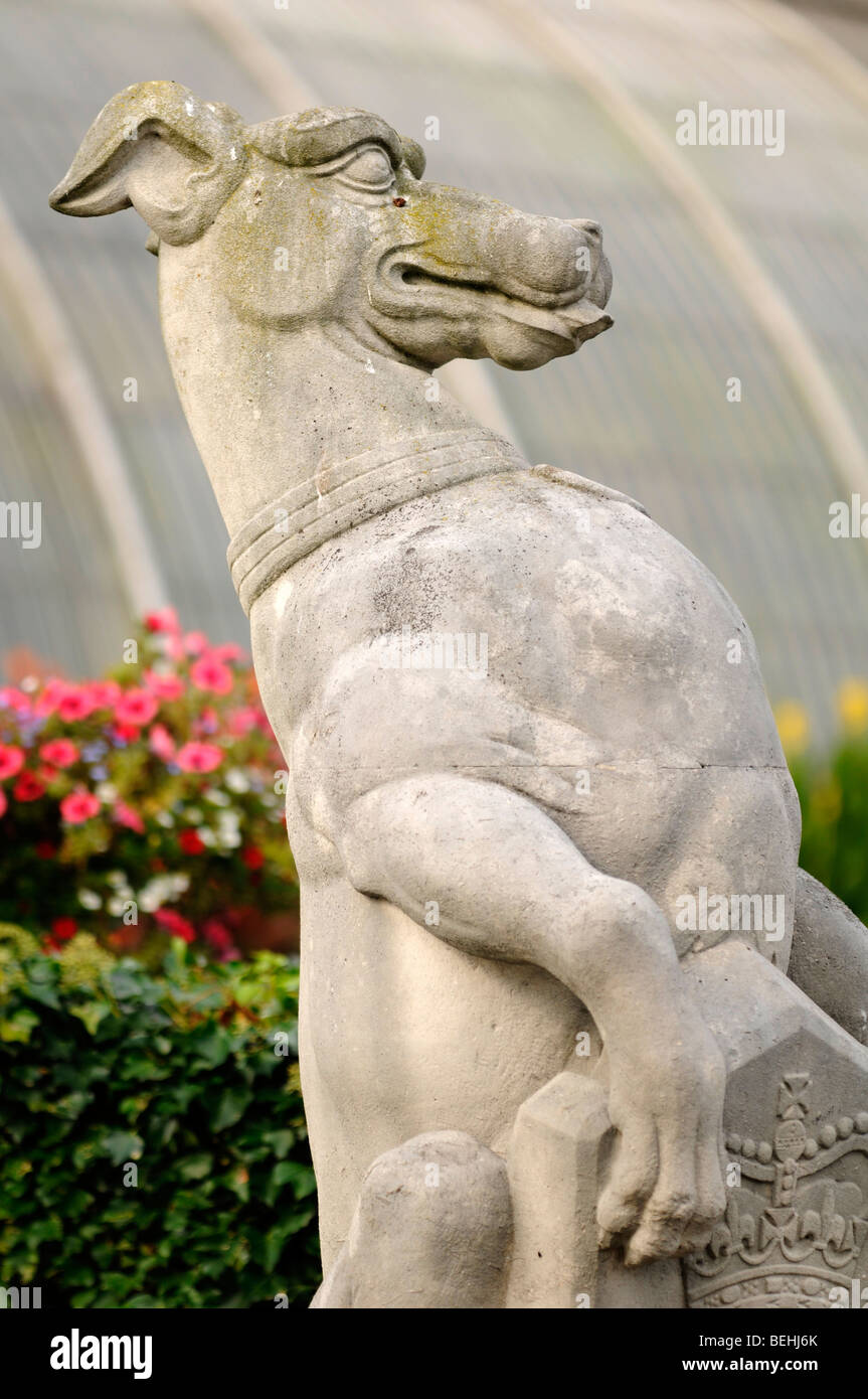 Statua di cane Kew Gardens, London, Regno Unito Foto Stock