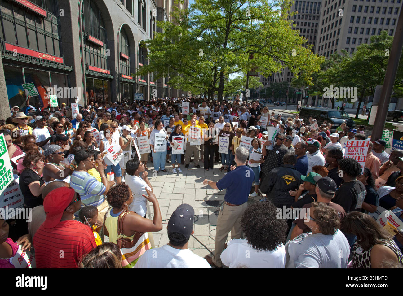 Detroit, Michigan - Detroit scuola pubblica insegnanti rally contro richieste di tagli salariali e le altre concessioni. Foto Stock
