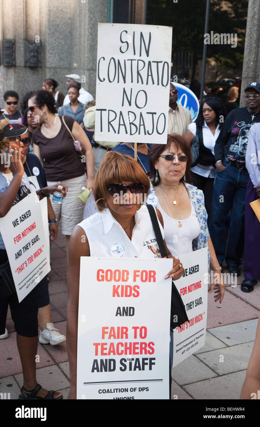Detroit, Michigan - Detroit scuola pubblica insegnanti rally contro richieste di tagli salariali e le altre concessioni. Foto Stock