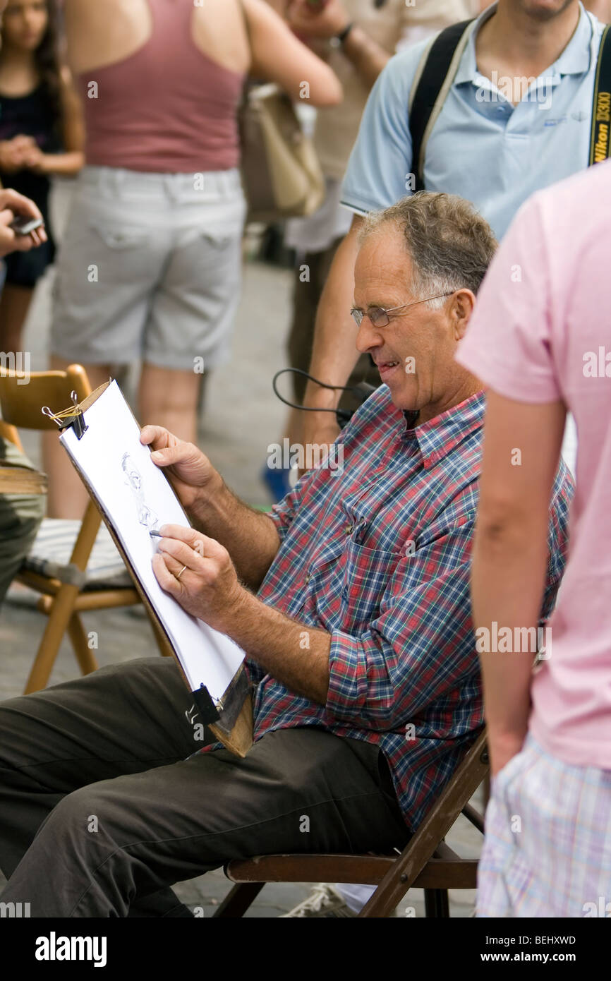 L'artista di strada disegno nel quartiere di Montmartre, Parigi, Francia Foto Stock