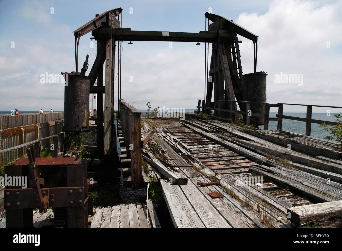 Faro di Wawatam e vecchio molo ferroviario sul lago Huron a Saint Ignace, Michigan nessuno ad alta risoluzione Foto Stock