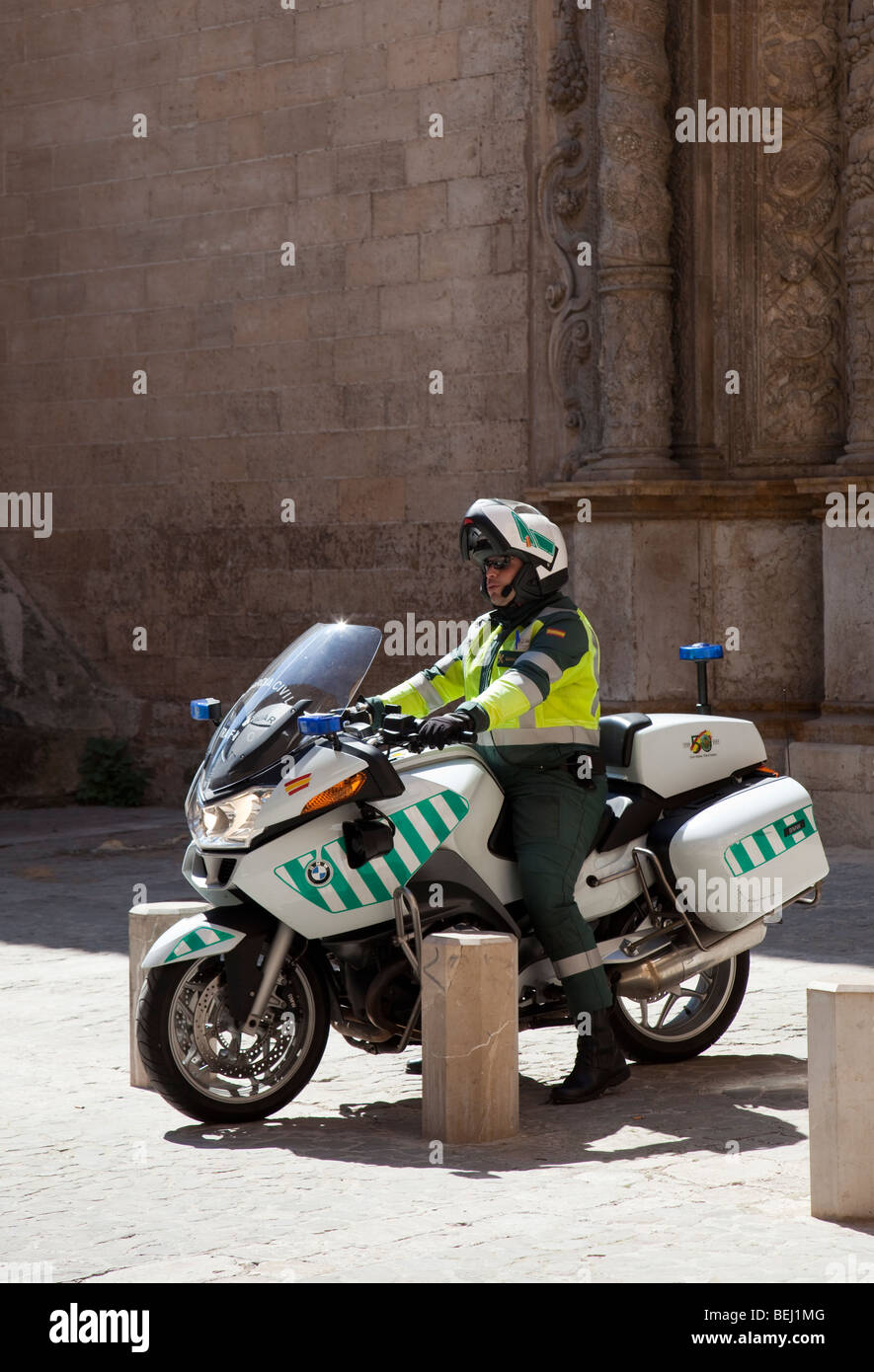 Guardia Civil Trafico polizia moto nel centro città di Palma Mallorca Spagna Spain Foto Stock