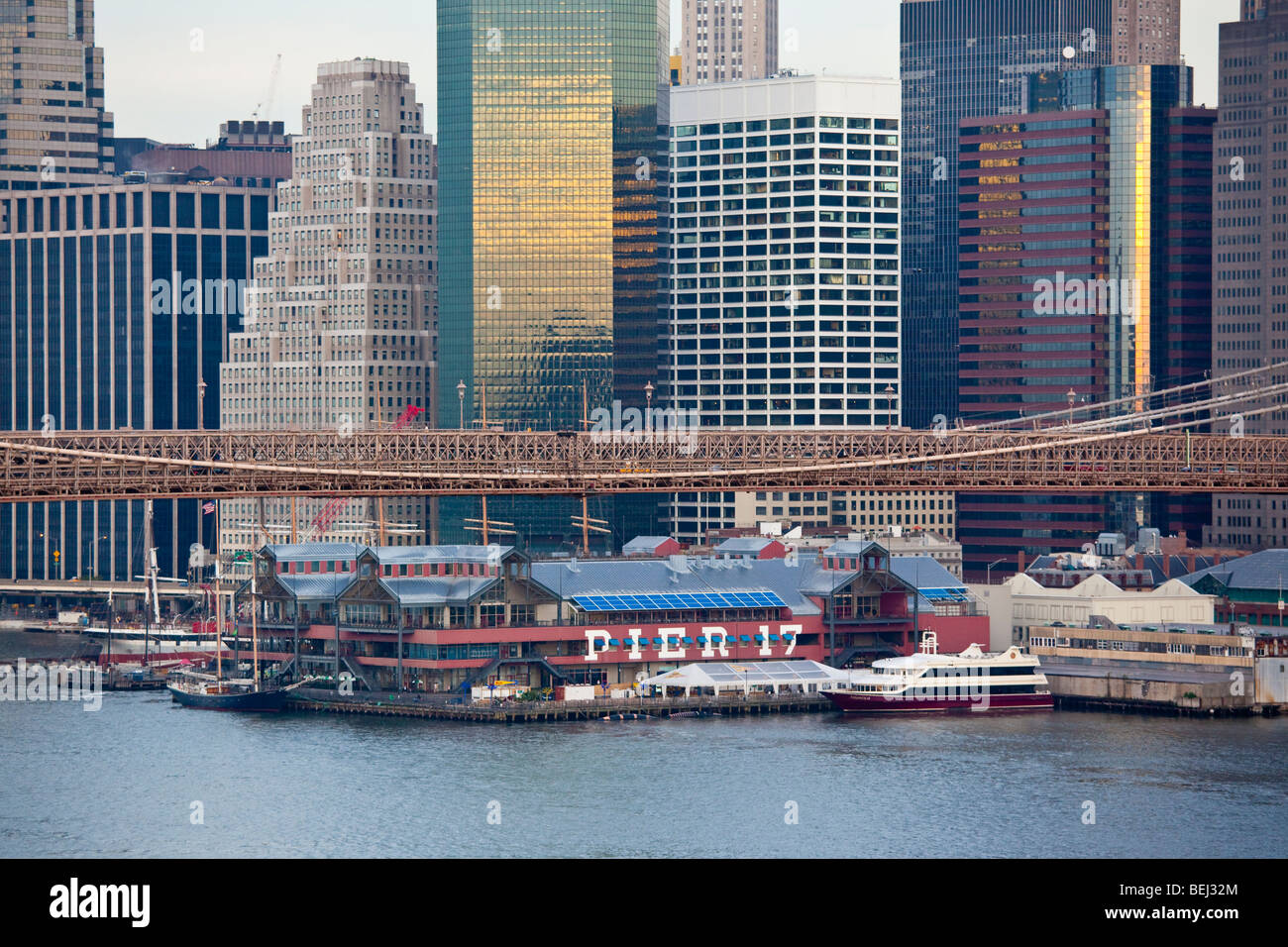 Pier 17, South Street Seaport nel centro di Manhattan a New York City Foto Stock