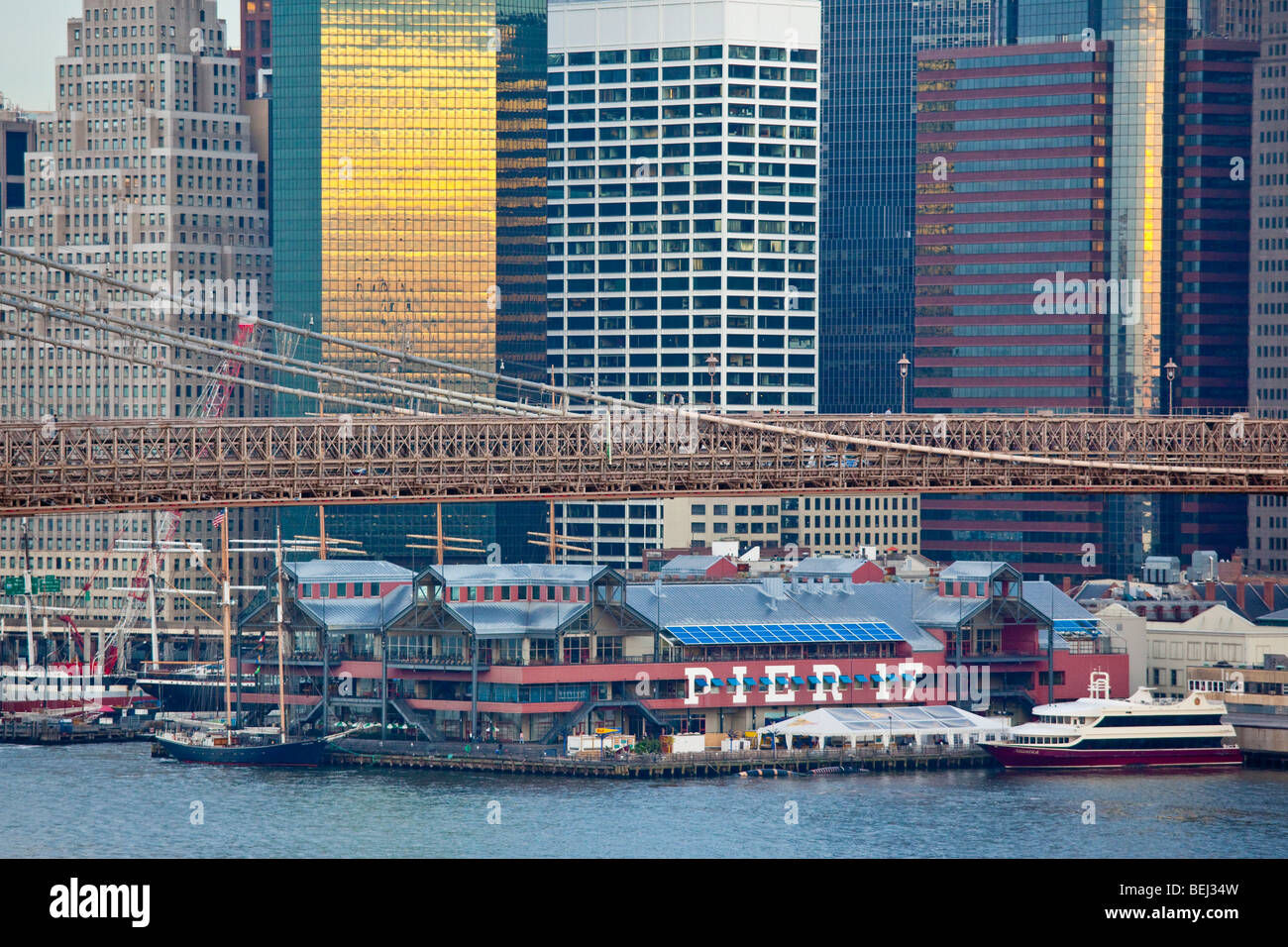 Pier 17, South Street Seaport nel centro di Manhattan a New York City Foto Stock