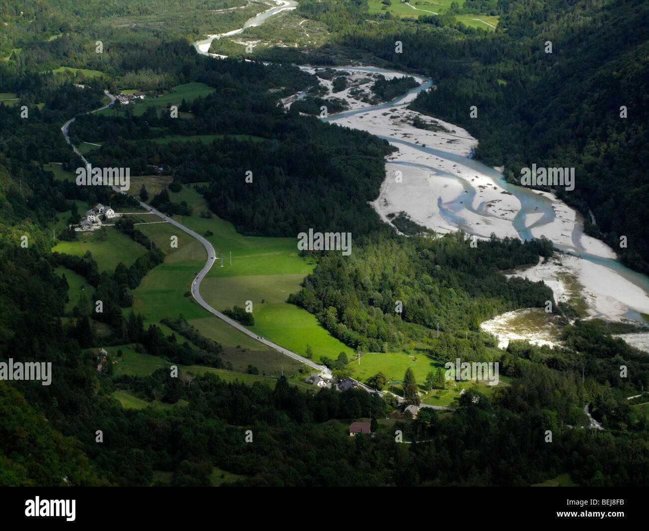 Il Soca valley in tra Bovec e Kobarid in Slovenia occidentale Foto Stock