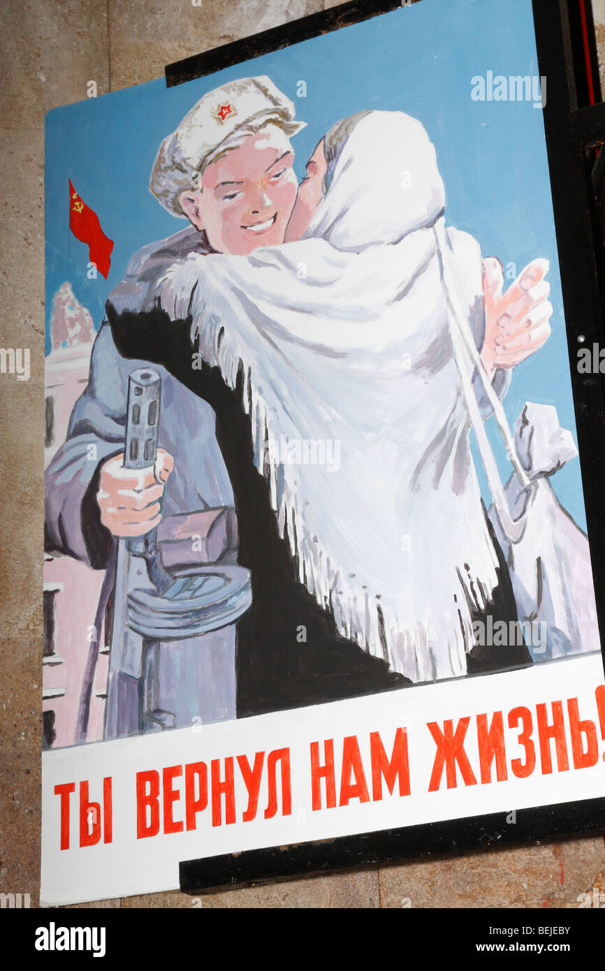 Poster russo - bill incollata (pubblicato) sulle pareti dai sovietici - partigiani ucraini durante l'invasione nazista II WW Odessa, Ucraina Foto Stock