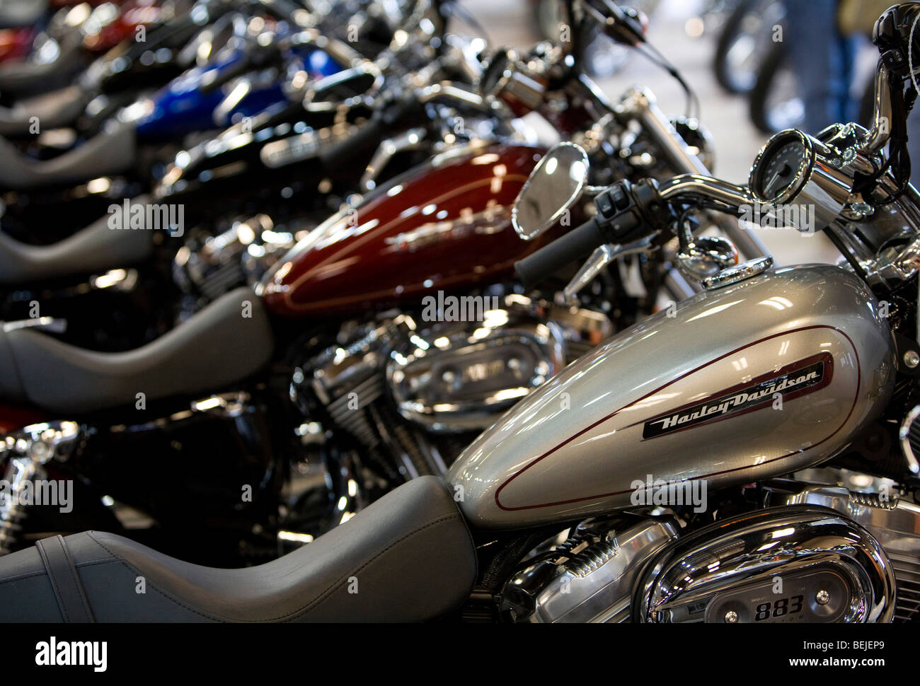 Harley-Davidson motocicli sul visualizzatore in corrispondenza di una periferia del Maryland concessionaria. Foto Stock