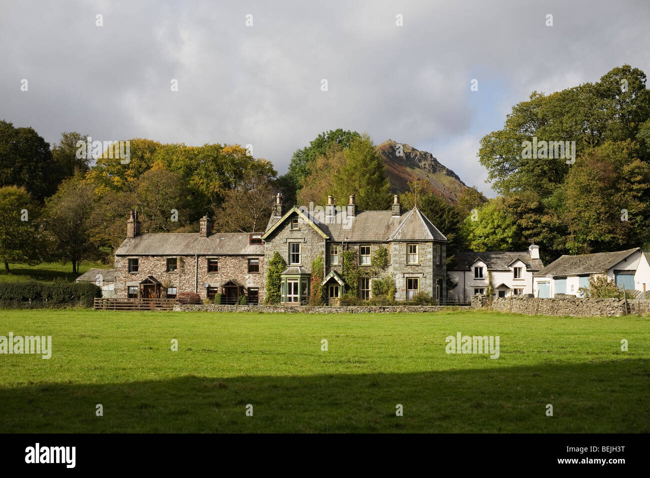 Case entro il villaggio di Grasmere, il Lake District inglese, REGNO UNITO Foto Stock