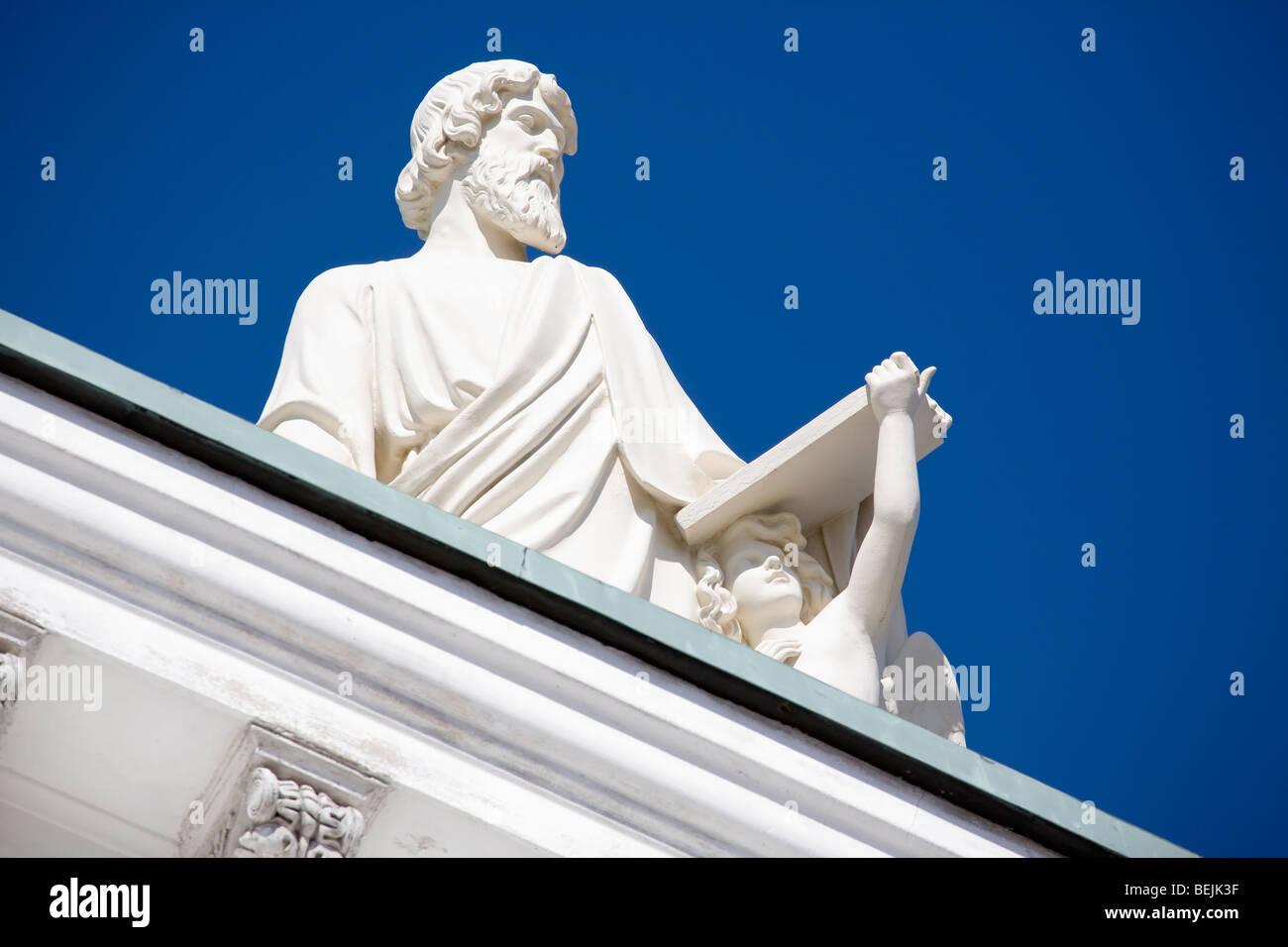 Statua di apostolo Matteo nella Cattedrale di Tuomiokirkko Helsinki Finlandia Foto Stock