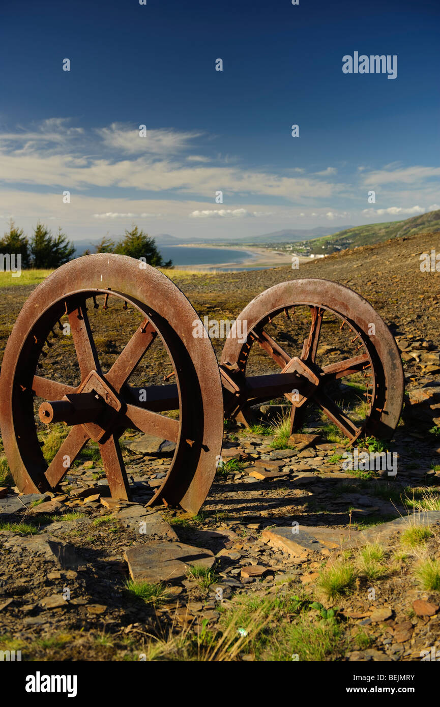 Pomeriggio autunnale vecchie miniere di ardesia attrezzature di estrazione giacente arrugginimento e abbandonati in una cava sopra Friog Gwynedd North Wales UK Foto Stock Pomeriggio autunnale vecchie miniere di ardesia attrezzature di estrazione giacente arrugginimento e abbandonati in una cava sopra Friog Gwynedd North Wales UK Foto Stock