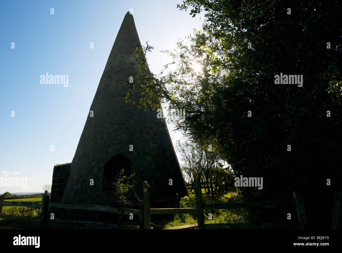 Il Sugar Loaf follia un 35ft struttura a forma di cono costruito da Mad Jack Fuller vicino Brightling ritiene che data dal 1820s Foto Stock