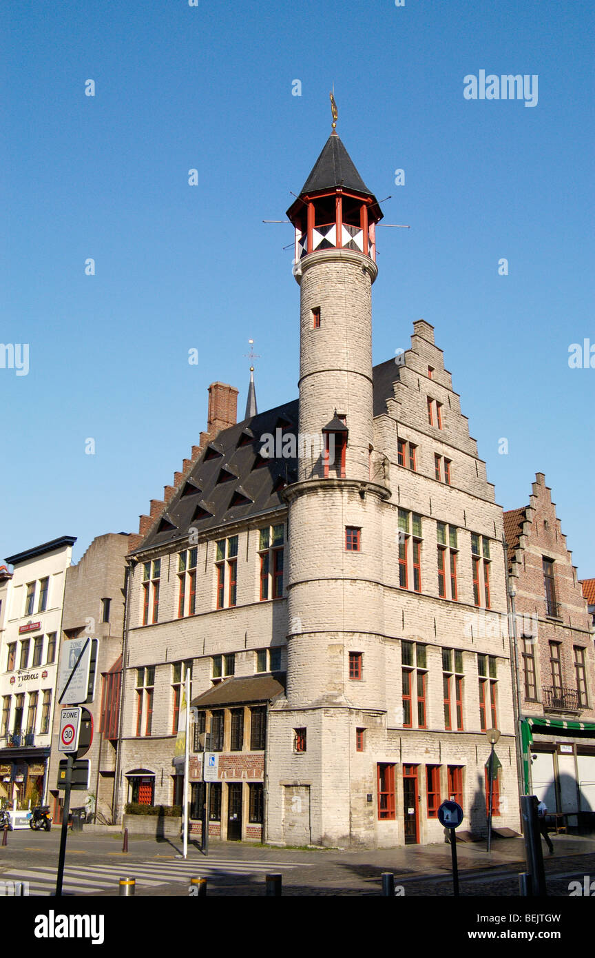 Torentje (piccola Torre) sul mercato del venerdì a Gand, Belgio Foto Stock