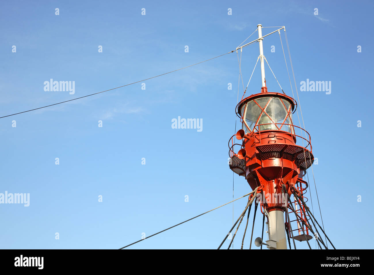 La lanterna rossa su lightship ormeggiato nel porto di Nyhavn canal nel porto di Copenhagen. Foto Stock