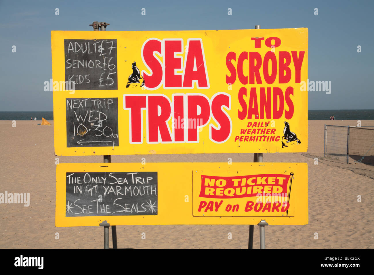 Viaggi per mare segno, Great Yarmouth beach Foto Stock