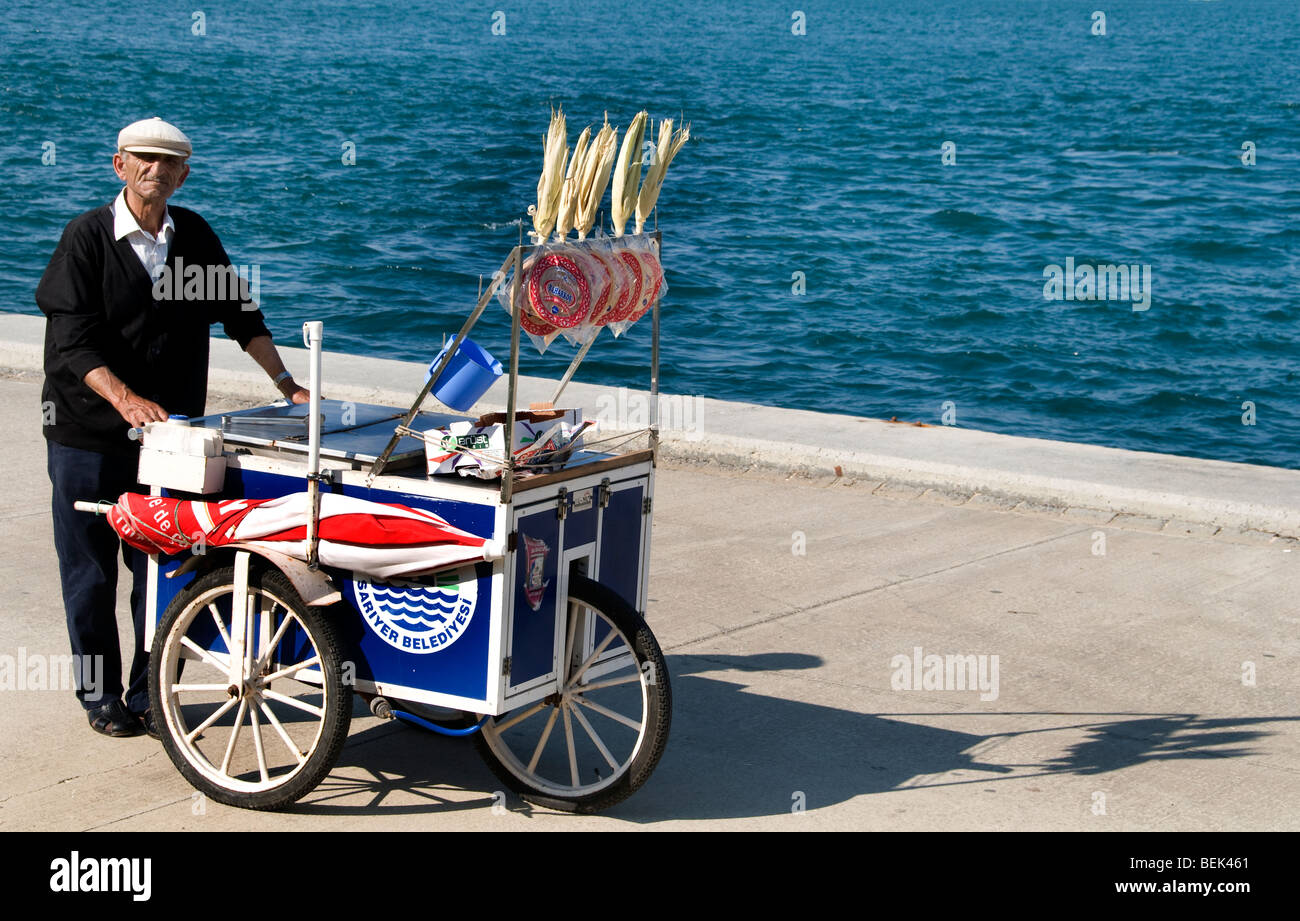 Golden Horn waterfront Istanbul mais tutolo di mais tutoli di mais. Foto Stock