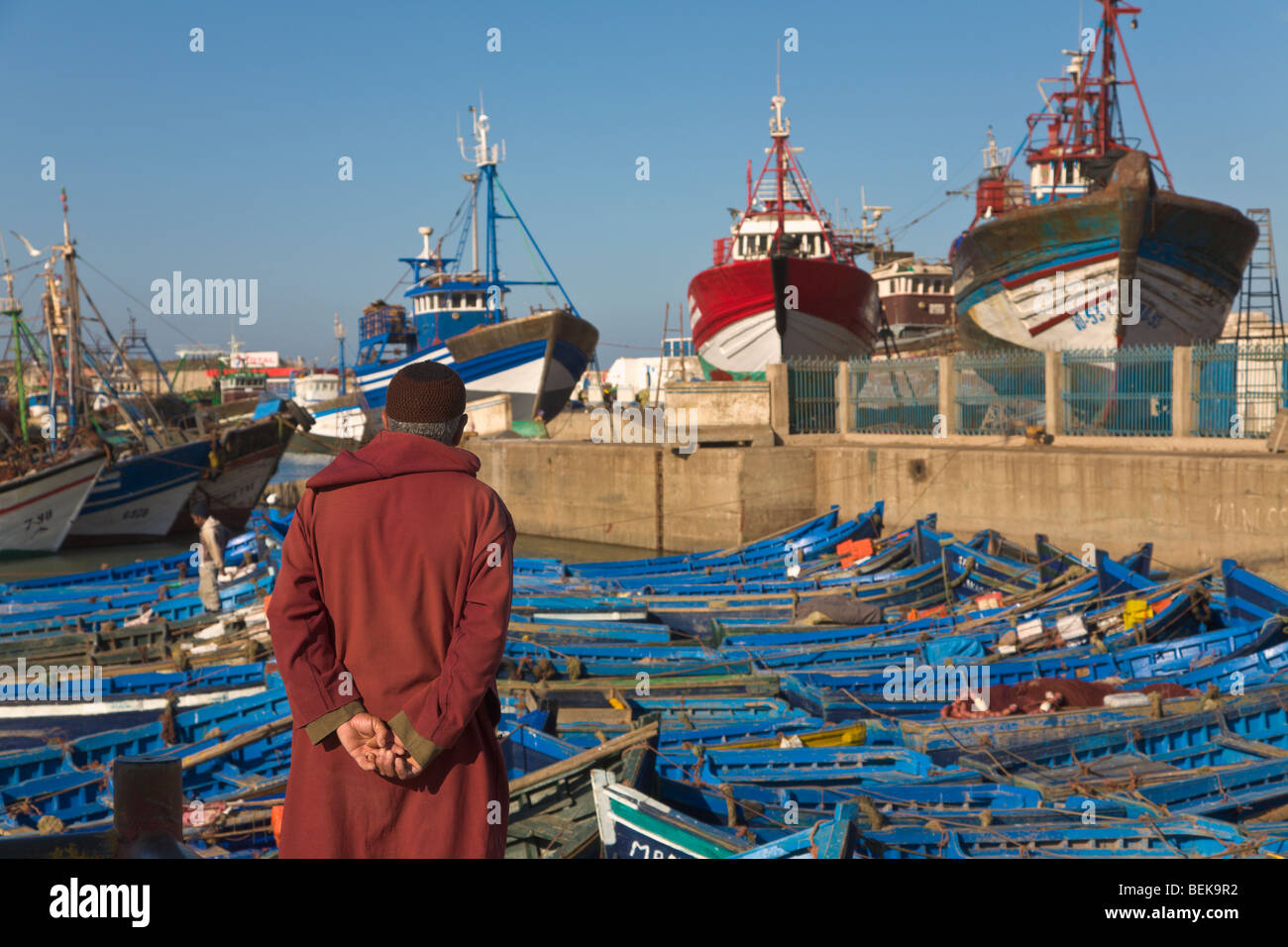 Uomo locale presso il porto di pesca " essaouira marocco Foto Stock