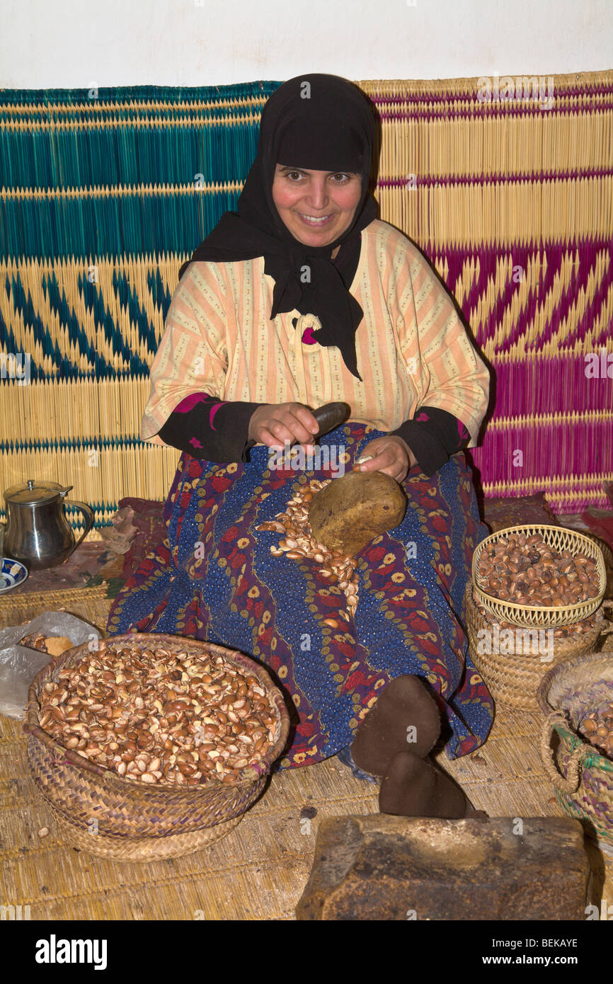 Womens cooperative di produzione di olio di argan essaouira marocco Foto Stock