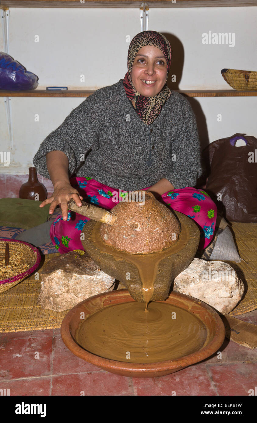 Womens cooperative di produzione di olio di argan essaouira marocco Foto Stock