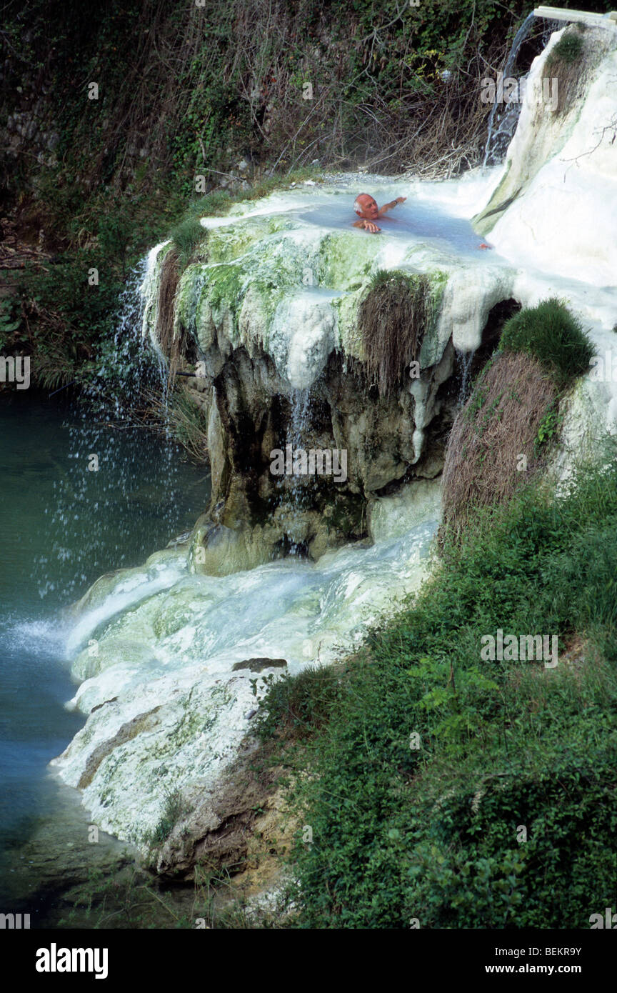 Le acque termali di Bagni di Petriolo, Toscana, Italia Foto stock Alamy