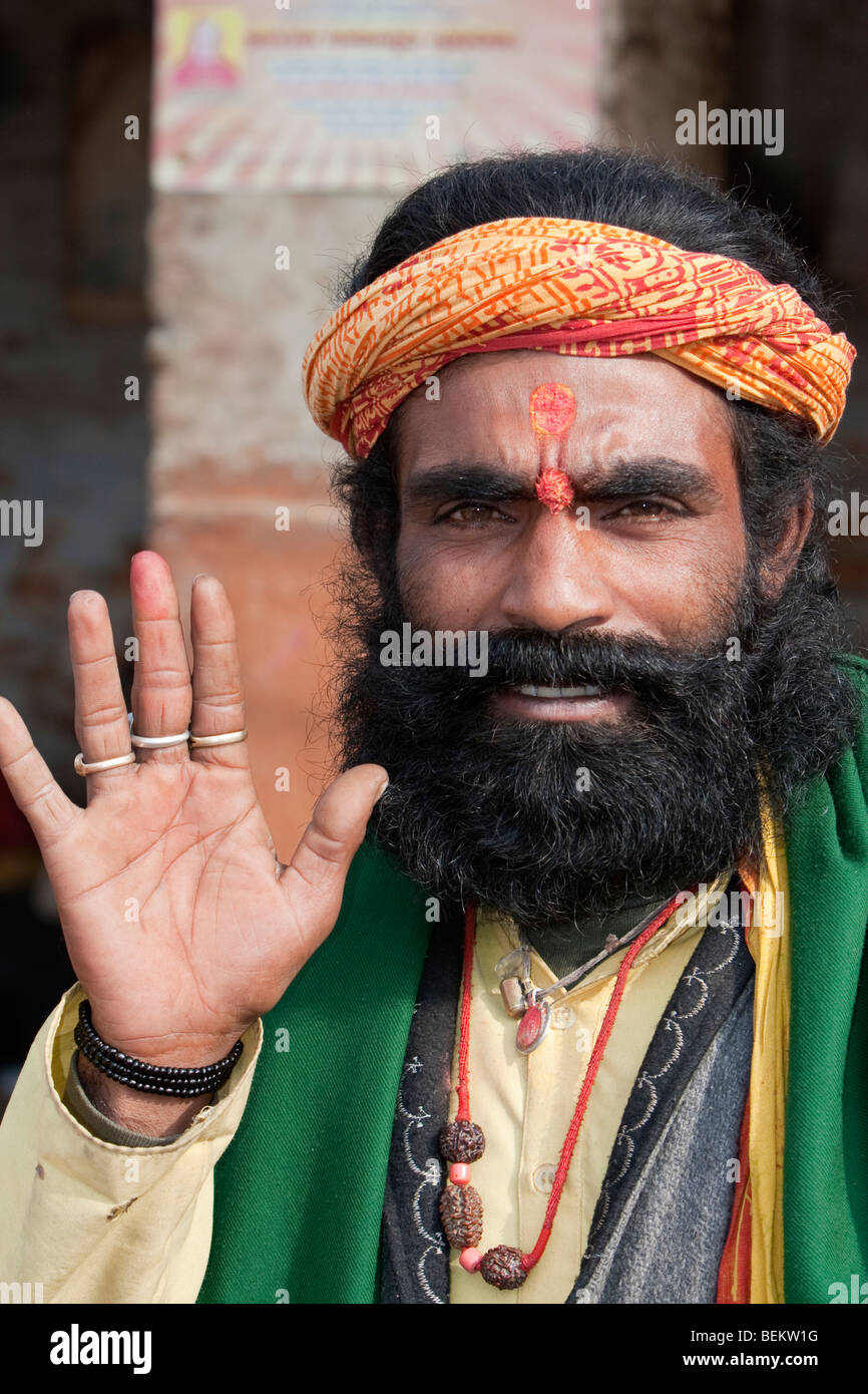 Pashupatinath, Nepal. Sadhu (uomo santo) in Nepal il più sacro tempio indù. Foto Stock