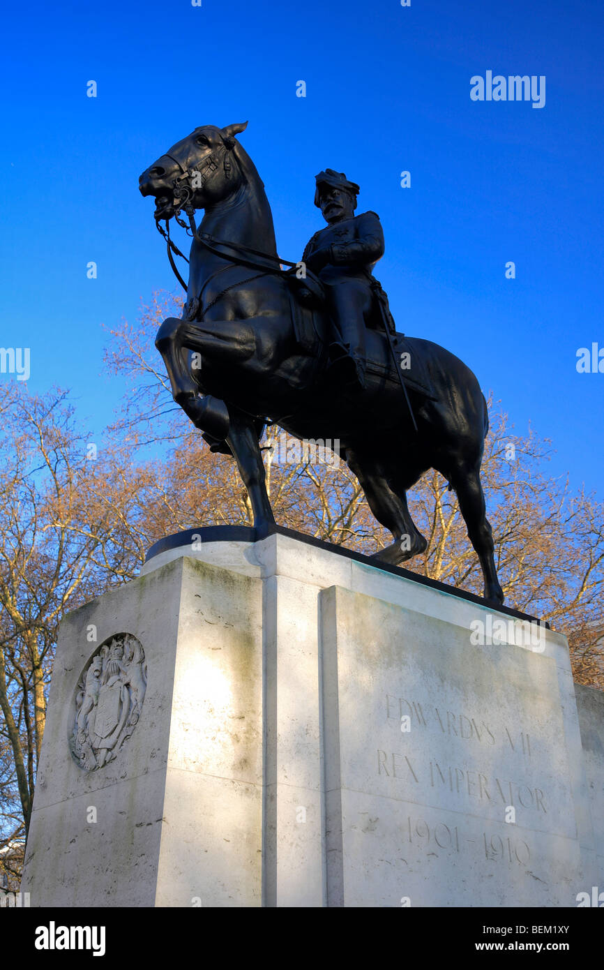 Edward VII Rex Imperator statua Pall Mall London Città Capitale England Regno Unito Foto Stock