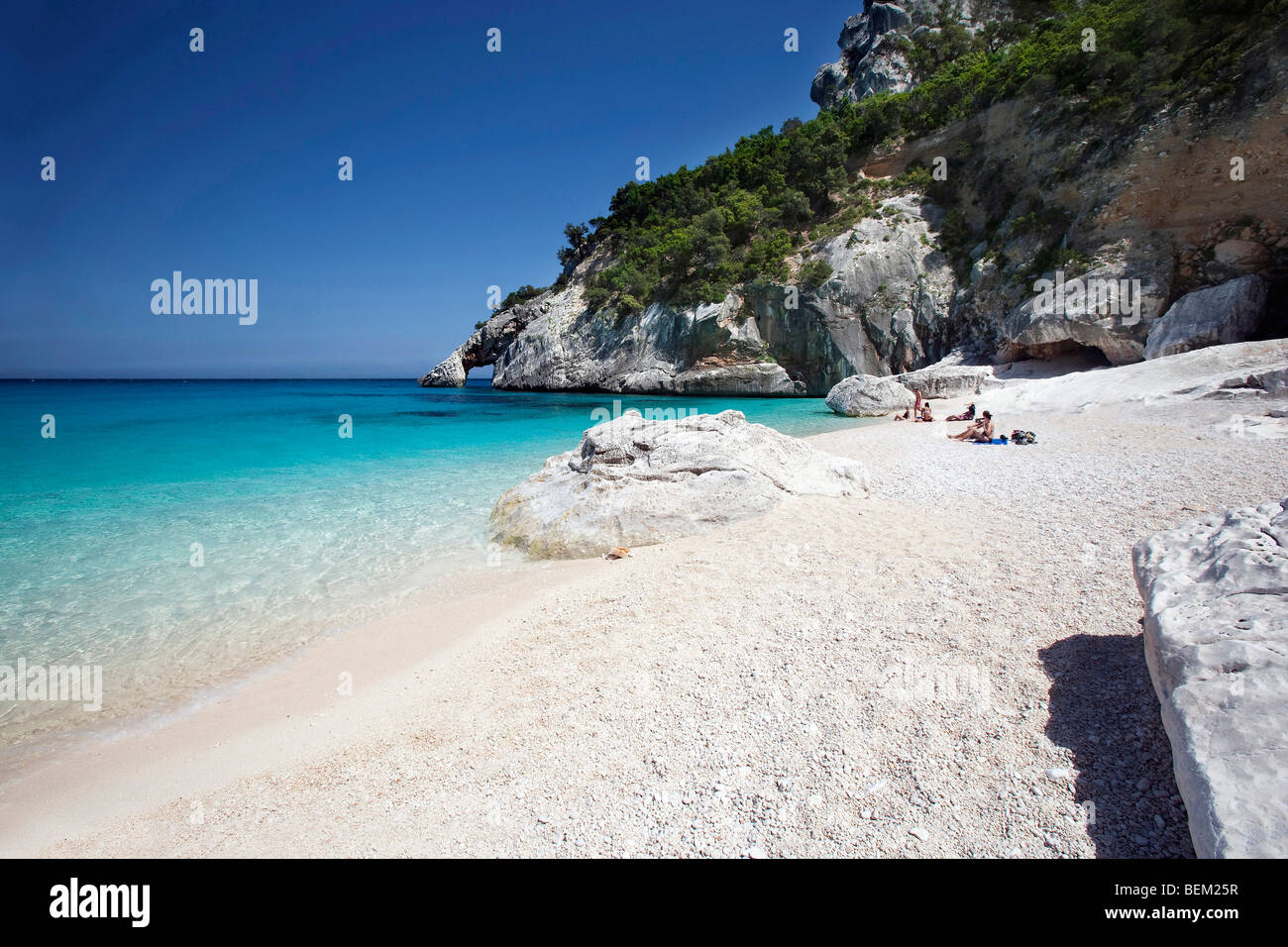 La spiaggia di cala Goloritzï¿½, il Golfo di Orosei, il Gennargentu e Golfo di Orosei Parco Nazionale; Sardegna; Italia; L'Europa Foto Stock